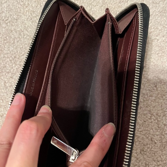 Chanel Black Quilted Lambskin Zippy Wallet - Picture 5 of 9